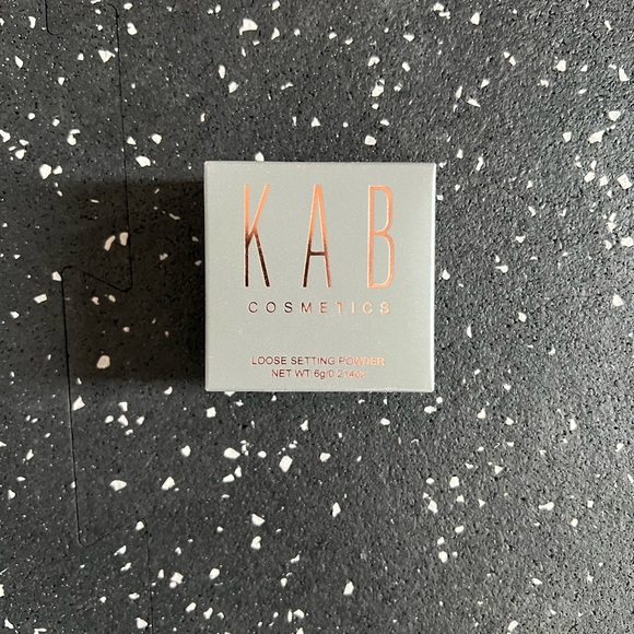 KAB COSMETICS | Translucent Setting Powder - Picture 2 of 4